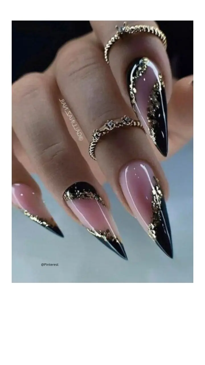 unha stiletto preta