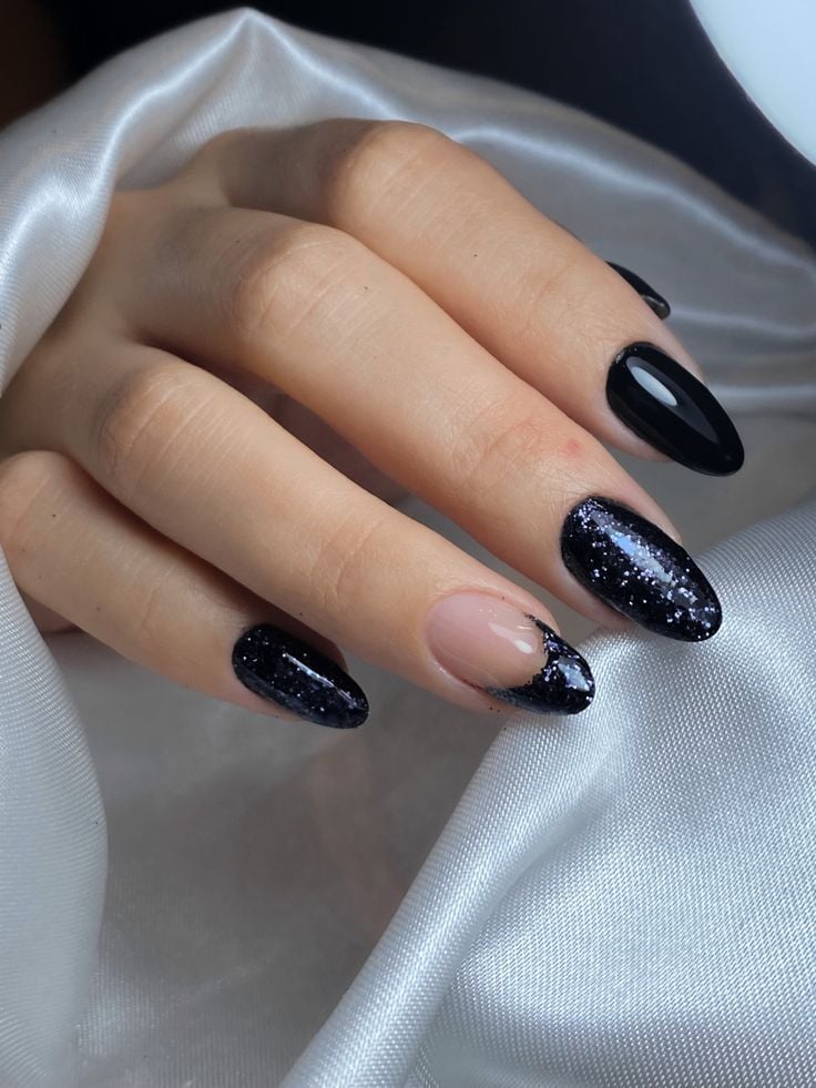 unha gel preta minimalista