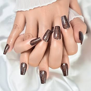 unha marrom com glitter fino