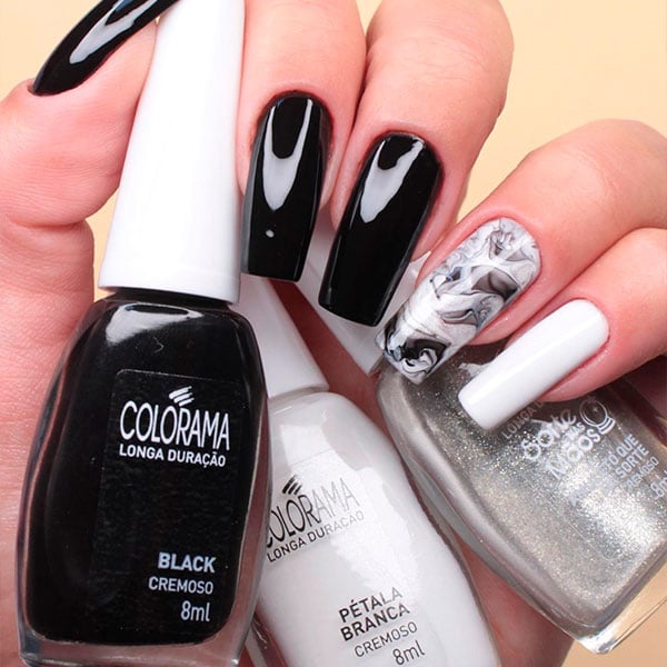 unha branca decorada com preto