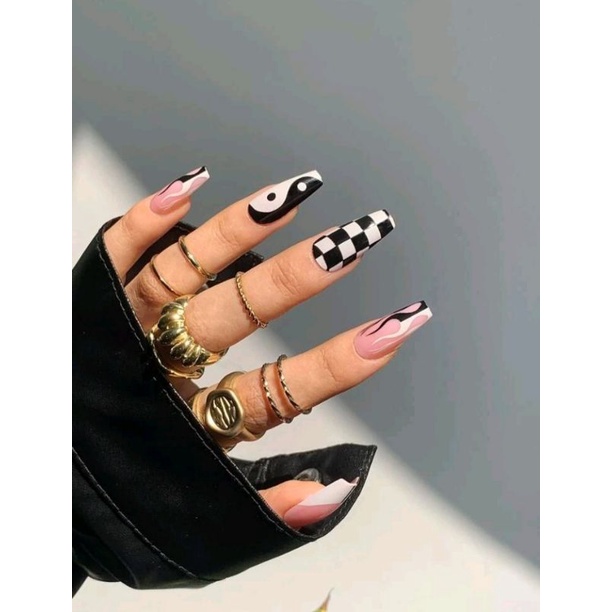 unhas modernas preto e branco