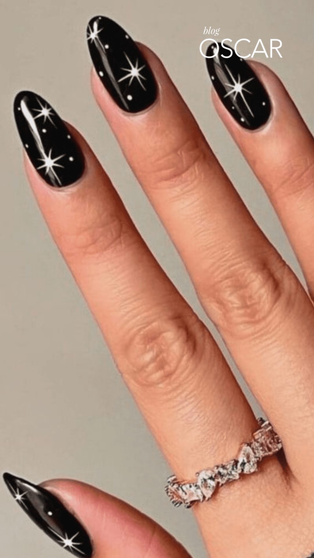 unhas com detalhes em preto e branco