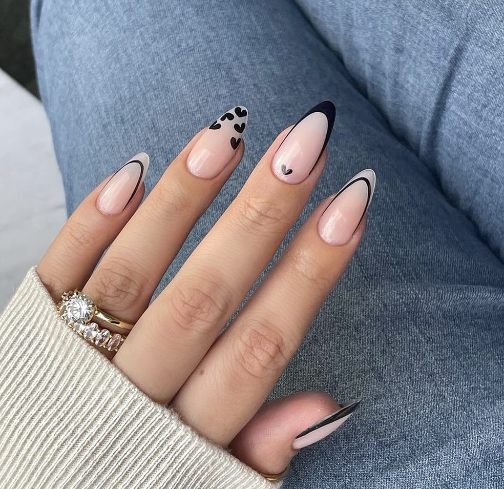 unhas preto e branco minimalistas