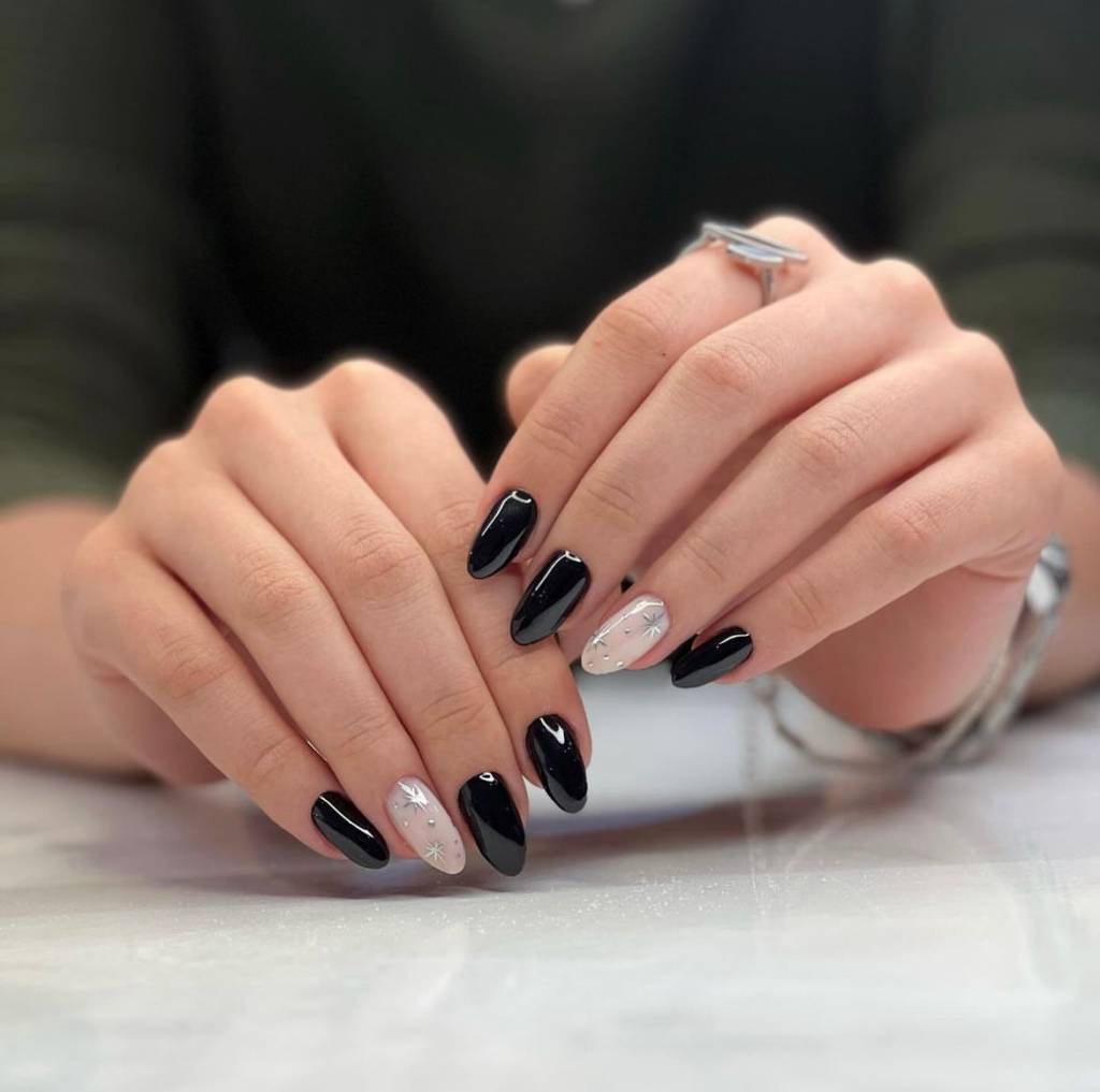 unhas preto e branco geométricas