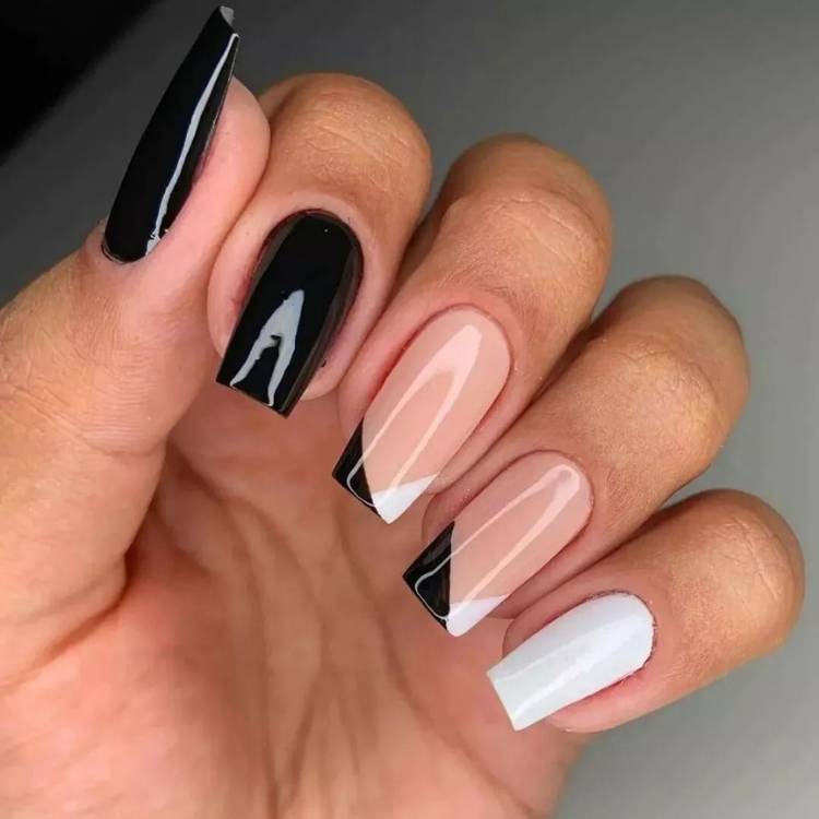 unhas preto e branco com glitter