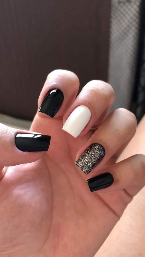 unhas elegantes preto e branco