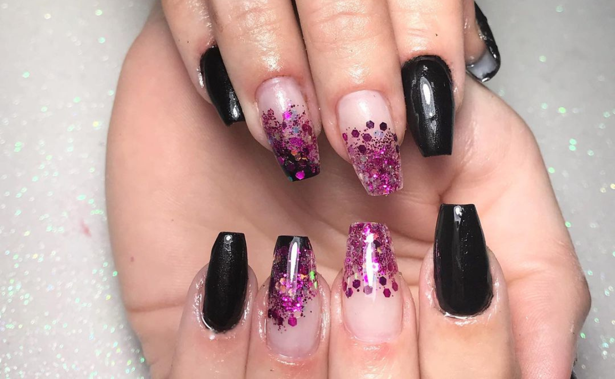 unha preta em gel amendoada