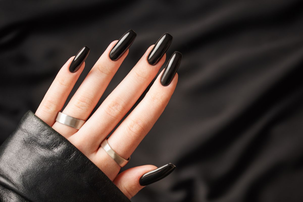 unha preta em gel nude