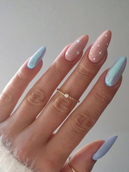 unha simples com esmalte cremoso