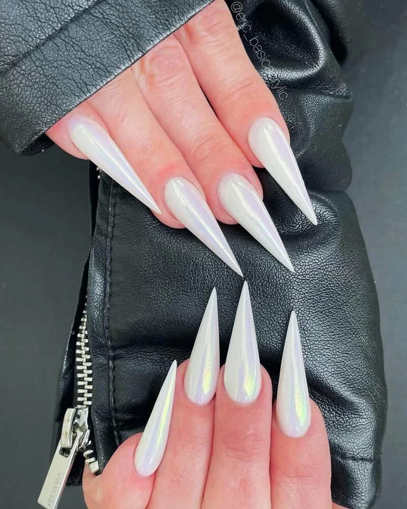 unha stiletto curta