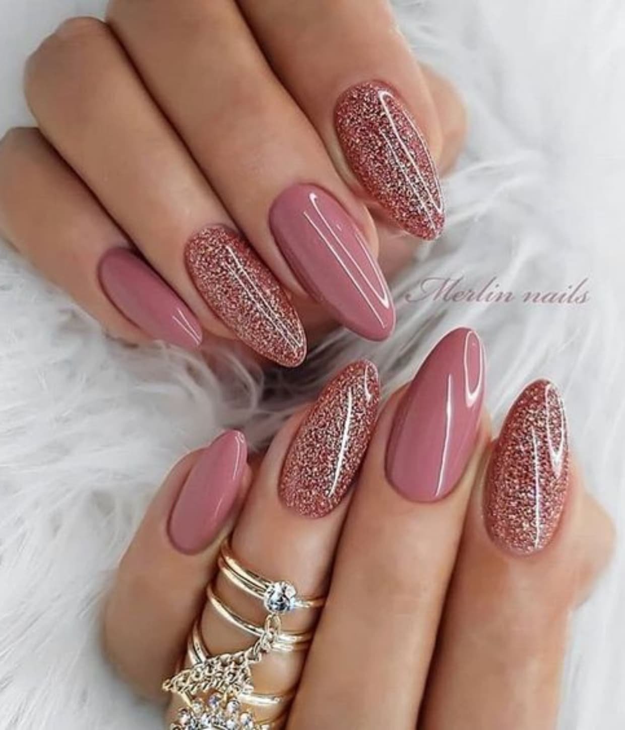 unha stiletto preta