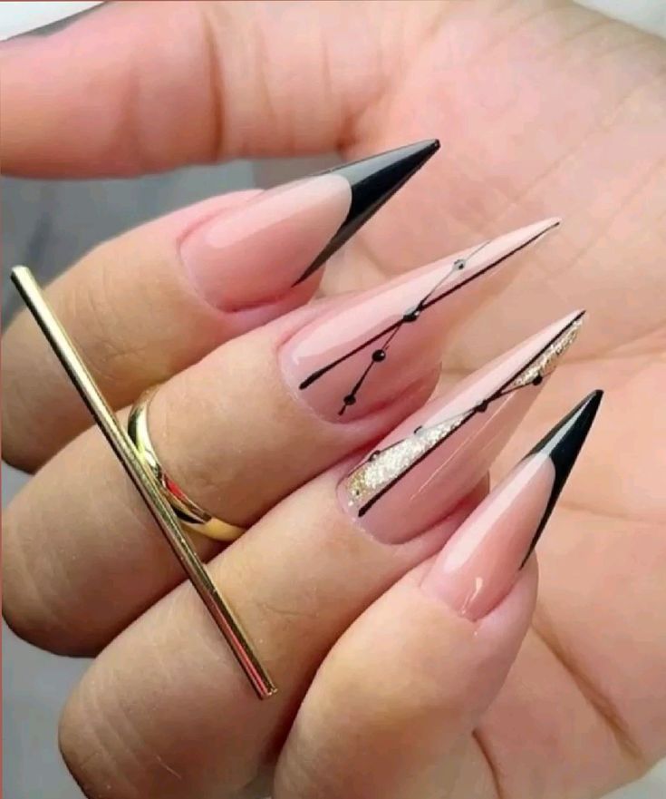 unha stiletto curta
