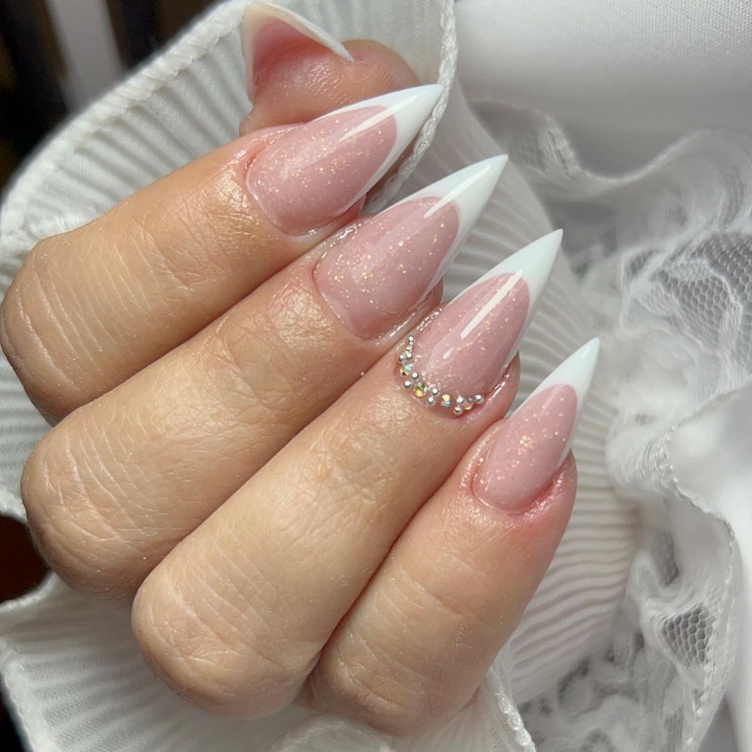 unha stiletto natural