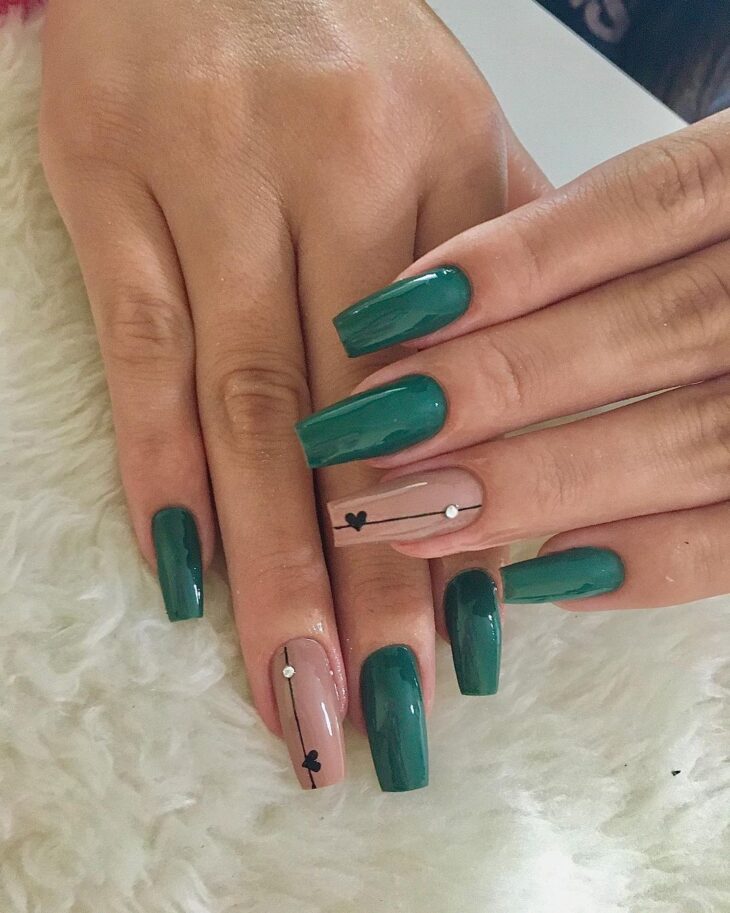 unha verde escuro