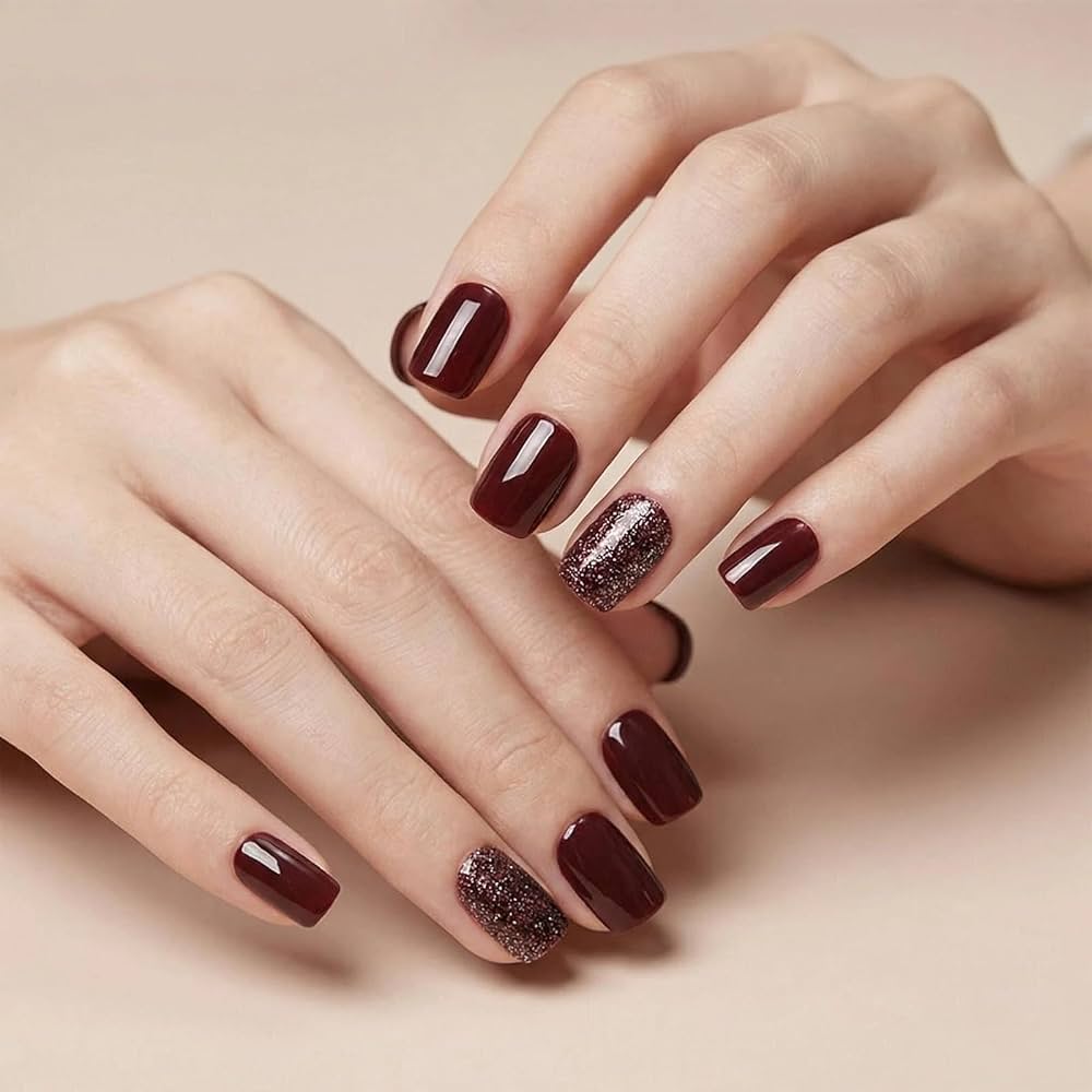 unha vinho com glitter e esmalte vermelho