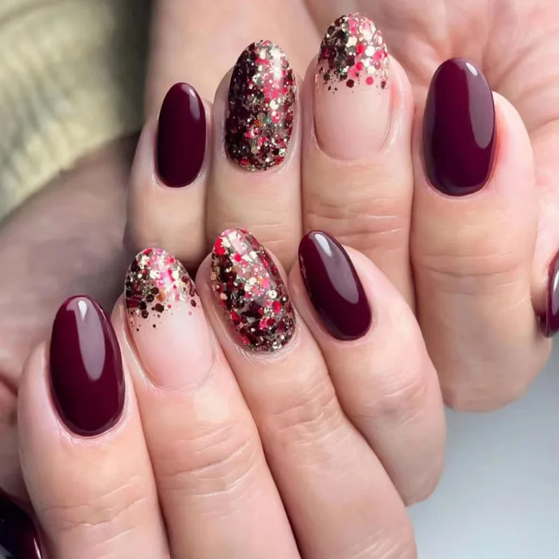 unha vinho com glitter em todas as unhas