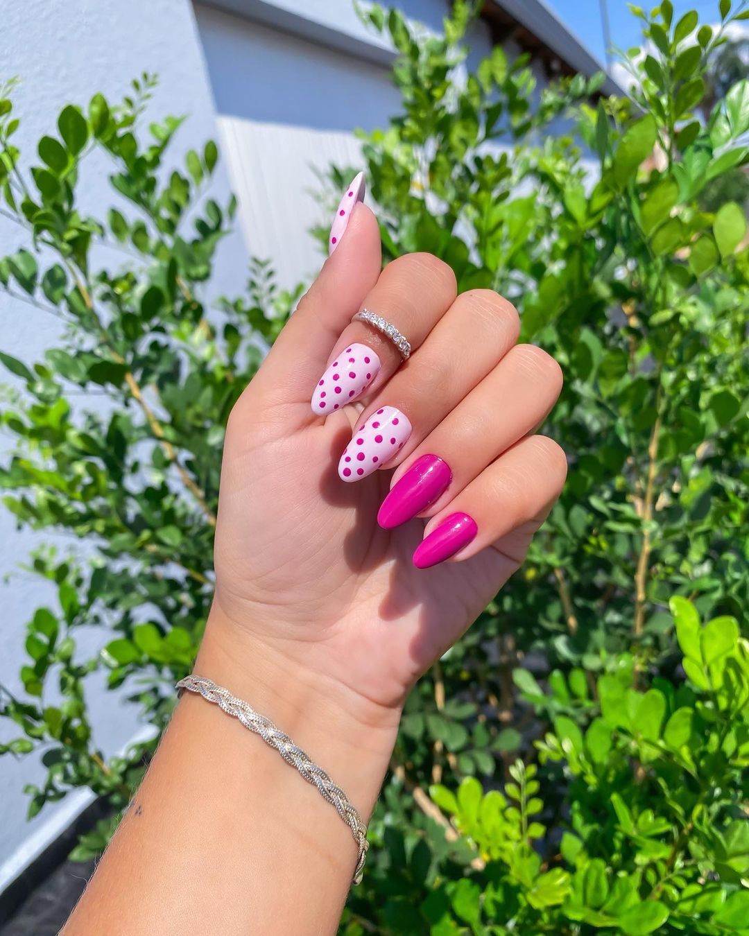 inspiração unhas almond decoradas para festas