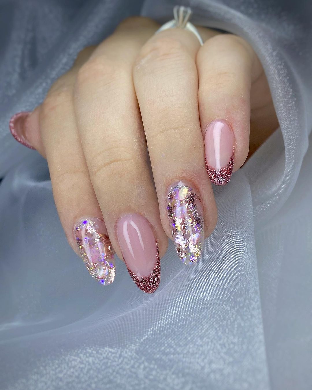 unhas claras com francesinha