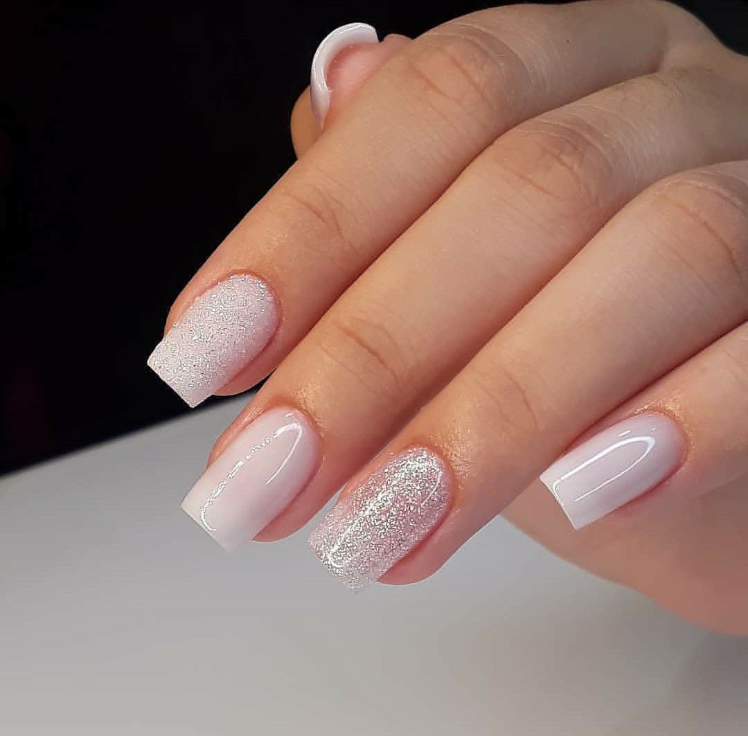 unhas claras com francesinha