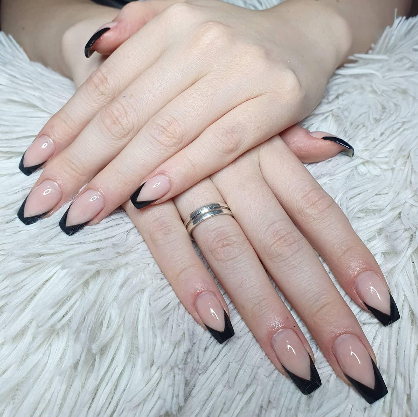 Unhas Com Linhas