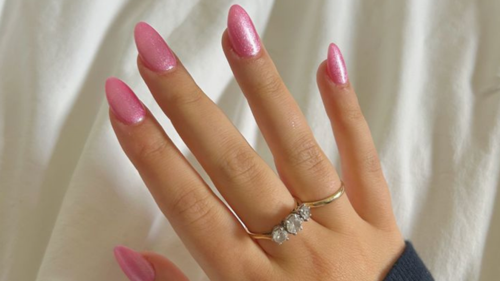 Tendências de unhas de verão: inspirações marinhas e coloridas