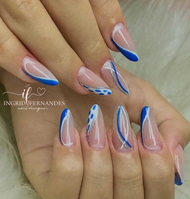 unhas almond com glitter