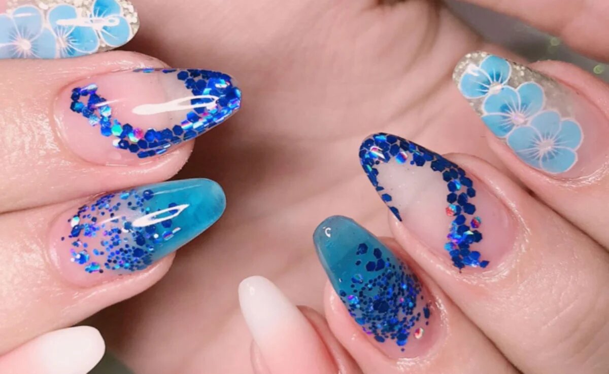 unhas decoradas azul