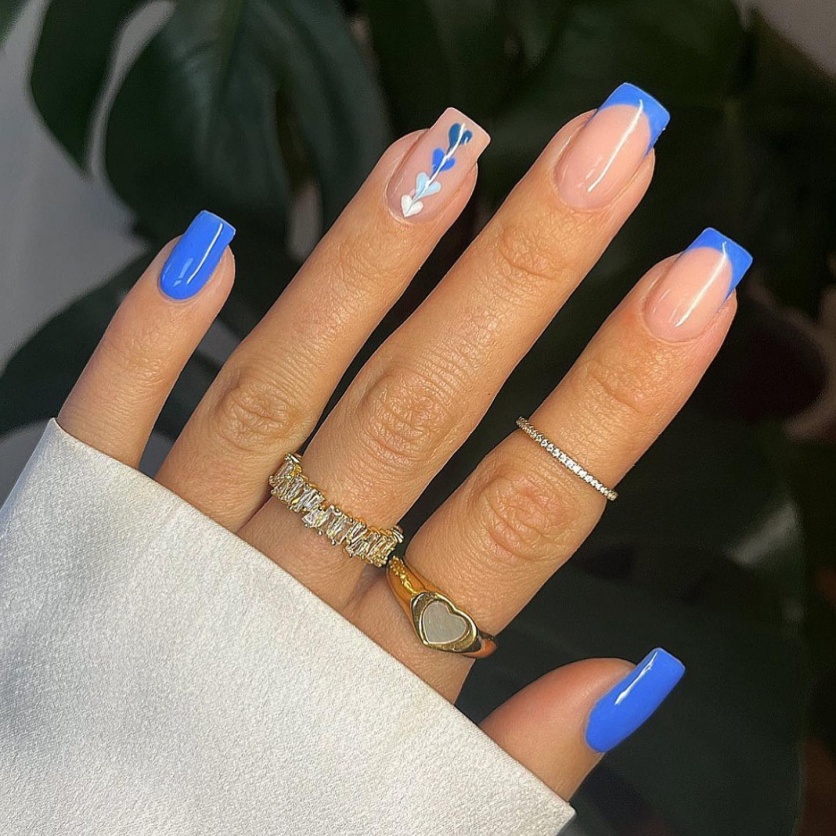 quanto custa fazer unhas decoradas azul com pedrarias