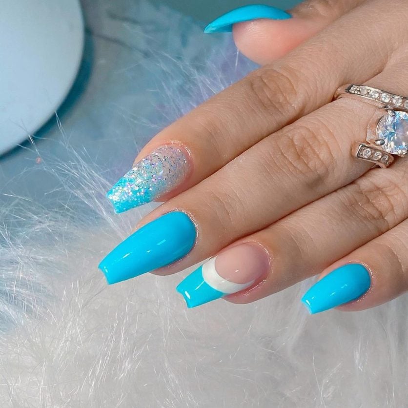 erros comuns ao fazer unhas azul turquesa em casa
