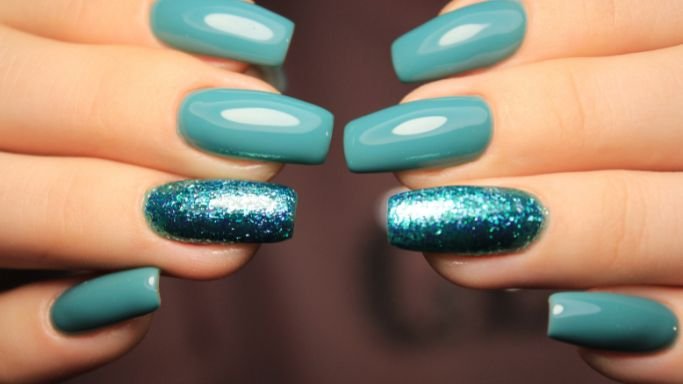 unhas azul turquesa vs unhas azul claro qual escolher