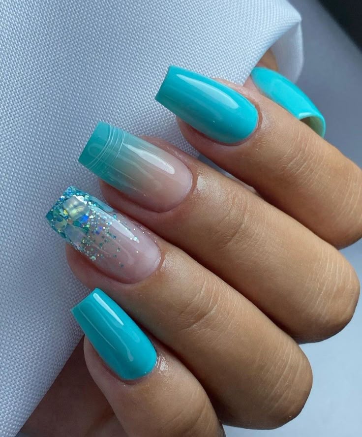 unhas decoradas azul turquesa