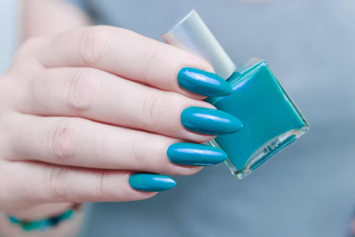 unhas azul turquesa vs unhas azul claro qual escolher