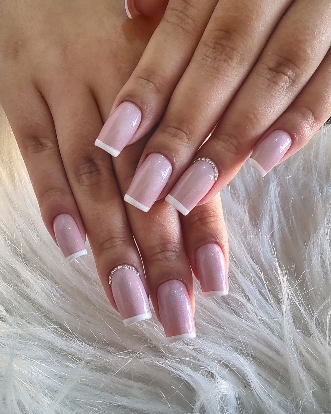 5 ideias de títulos:
1. Unhas Francesinhas para Noivas: Tendências e Inspirações para o Grande Dia
2. Do Clássico ao Moderno: Evolução das Unhas Francesinhas para Casamentos
3. Guia Completo: Escolhendo a Francesinha Perfeita para o Seu Casamento
4. Dicas de Durabilidade e Estilo: Unhas Francesinhas que Duram a Lua de Mel
5. Baby Boomer