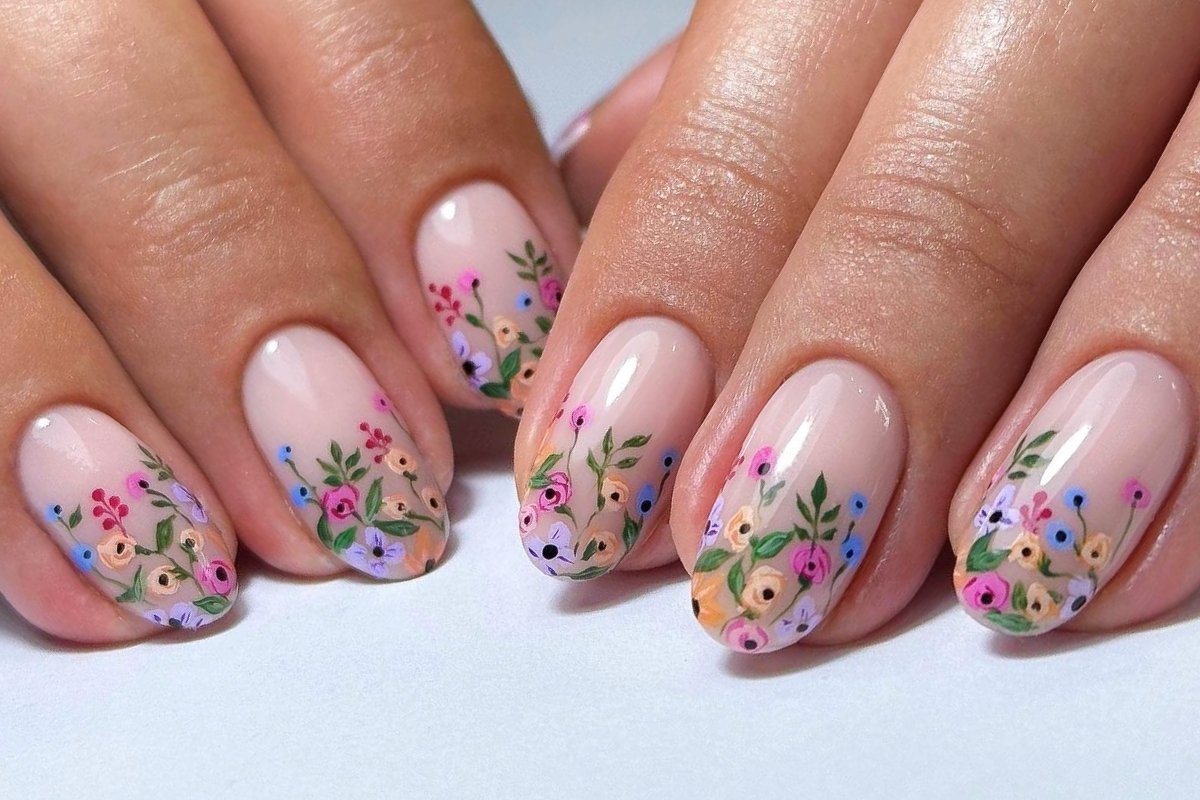 unhas decoradas flores que não duram