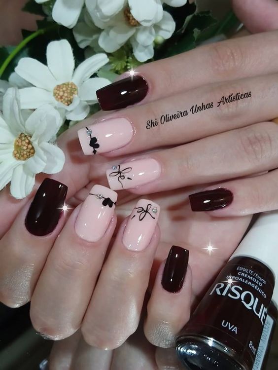 ideias de unhas decoradas com flores adesivo e pintadas