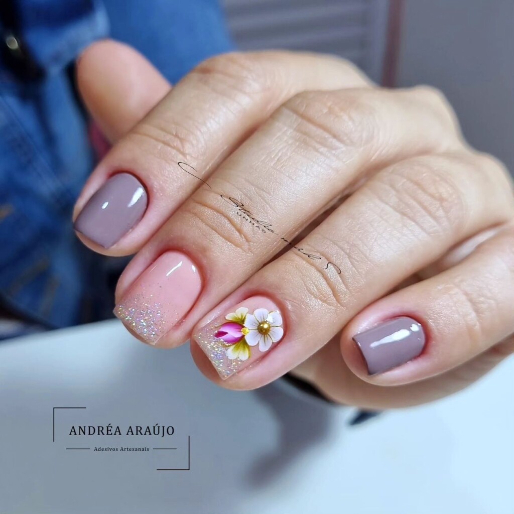unhas decoradas flores adesivo ou pintadas