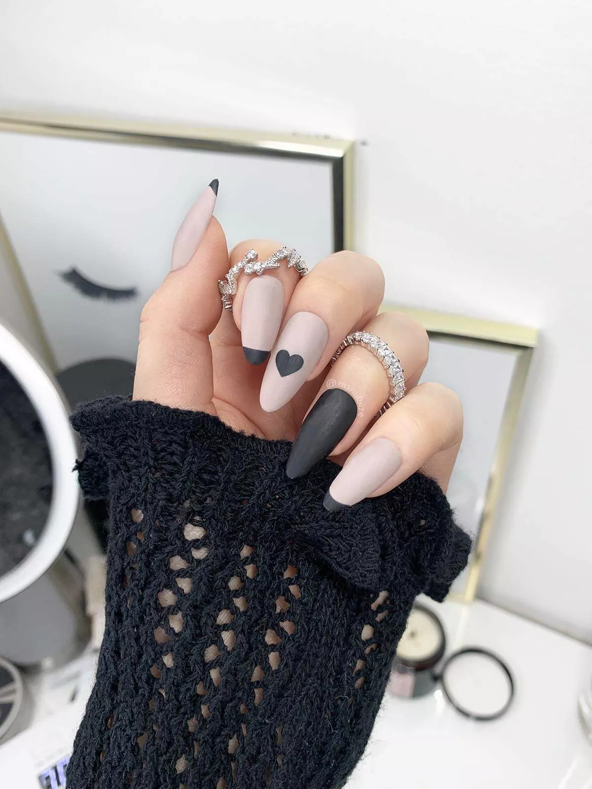 quanto custa fazer unhas pretas decoradas