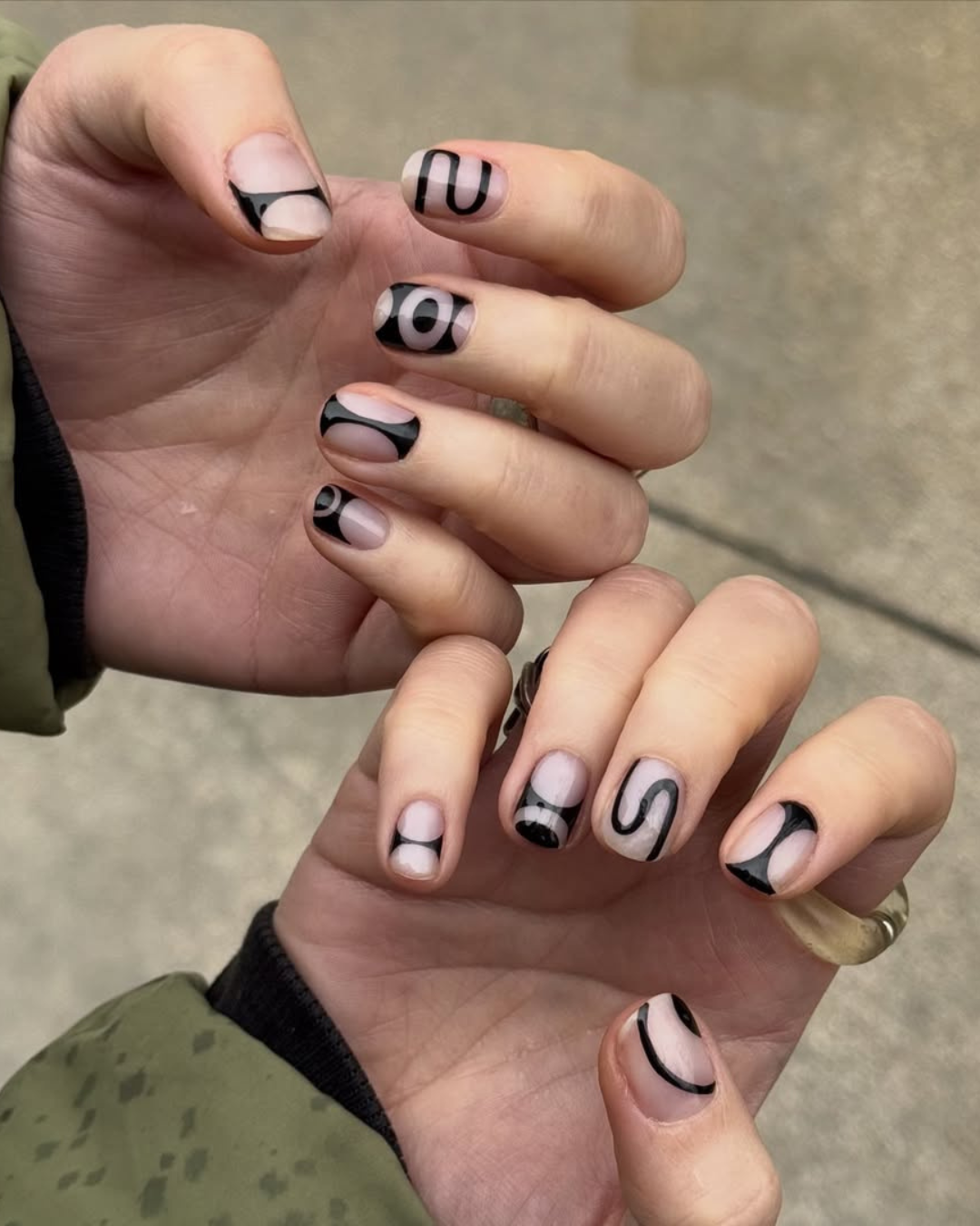erros comuns ao fazer unhas pretas decoradas