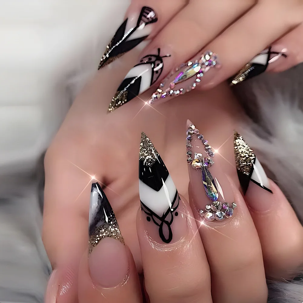 unhas pretas decoradas com glitter fininho