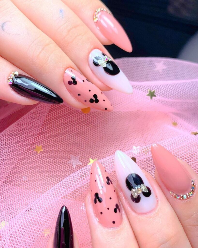 5 ideias de títulos:
1. Unhas da Minnie: Guia Completo de Estilos e Tendências
2. Inspire-se: As Mais Belas Unhas Decoradas da Minnie Mouse
3. DIY Unhas da Minnie: Passo a Passo para um Look Encantador
4. Unhas da Minnie: Do Clássico ao Moderno