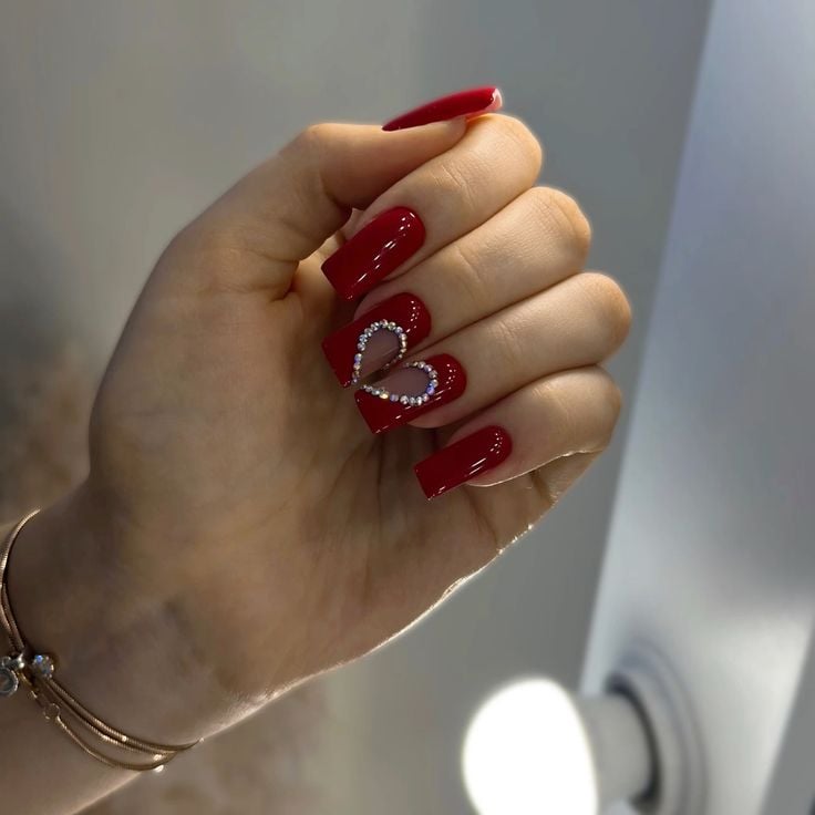 quanto custa fazer unhas decoradas vermelhas