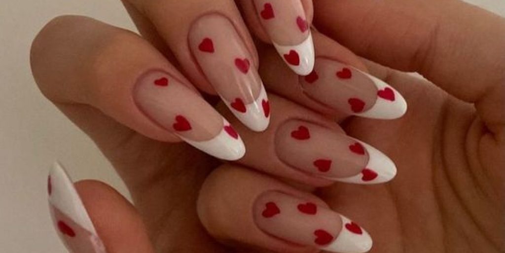 unhas decoradas vermelho e branco gel ou esmalte