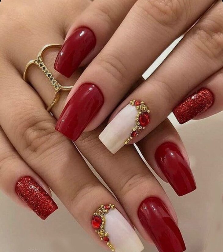 erros comuns ao fazer unhas vermelhas com dourado