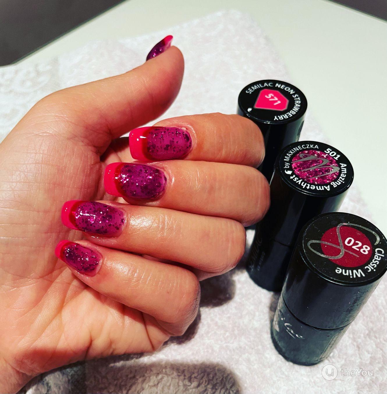 unhas decoradas vermelho e branco gel ou esmalte