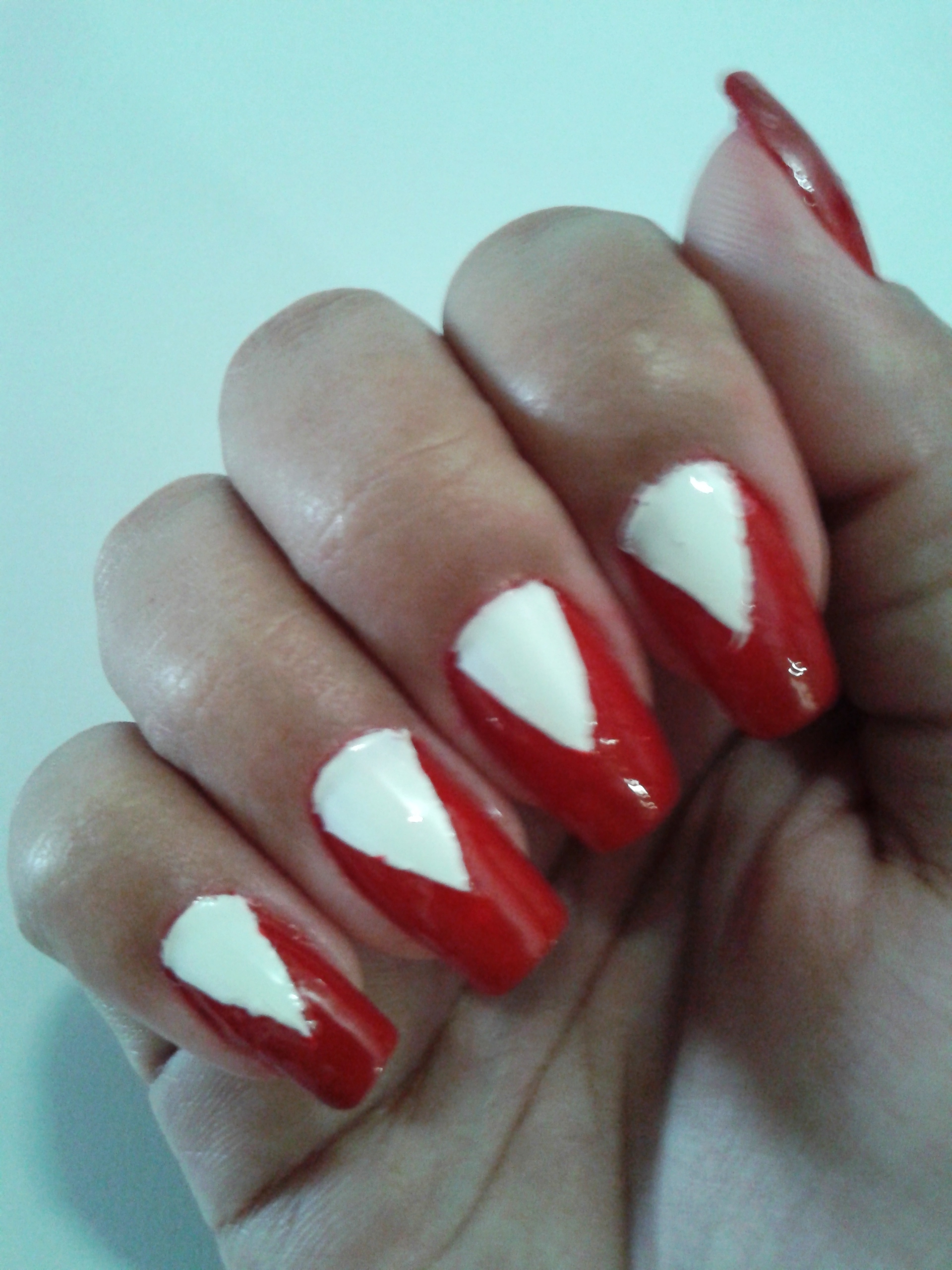 unhas de gel vermelho e branco quebram fácil