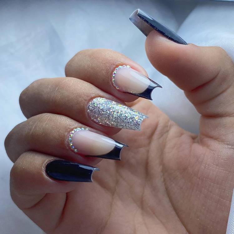 unhas postiças pretas com glitter
