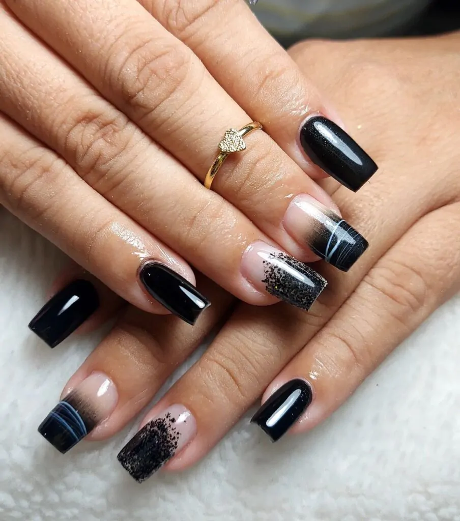 unhas pretas com glitter fino