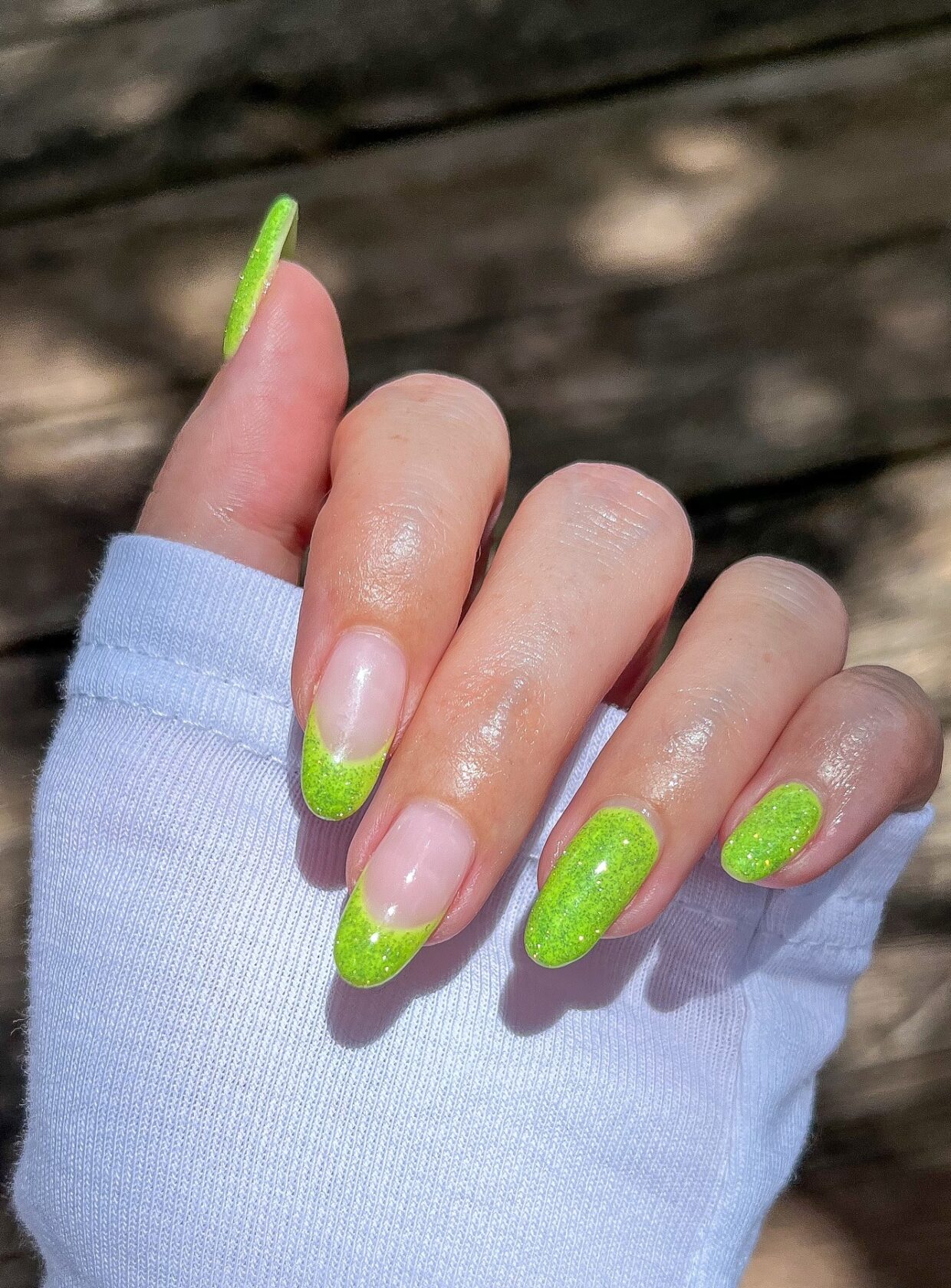 unhas em gel verde fosco
