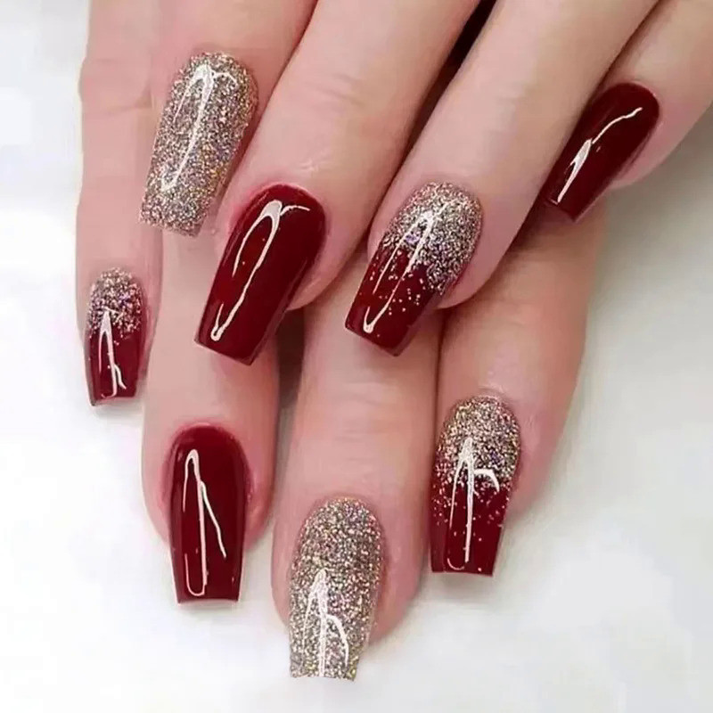 unhas vermelhas com glitter grosso