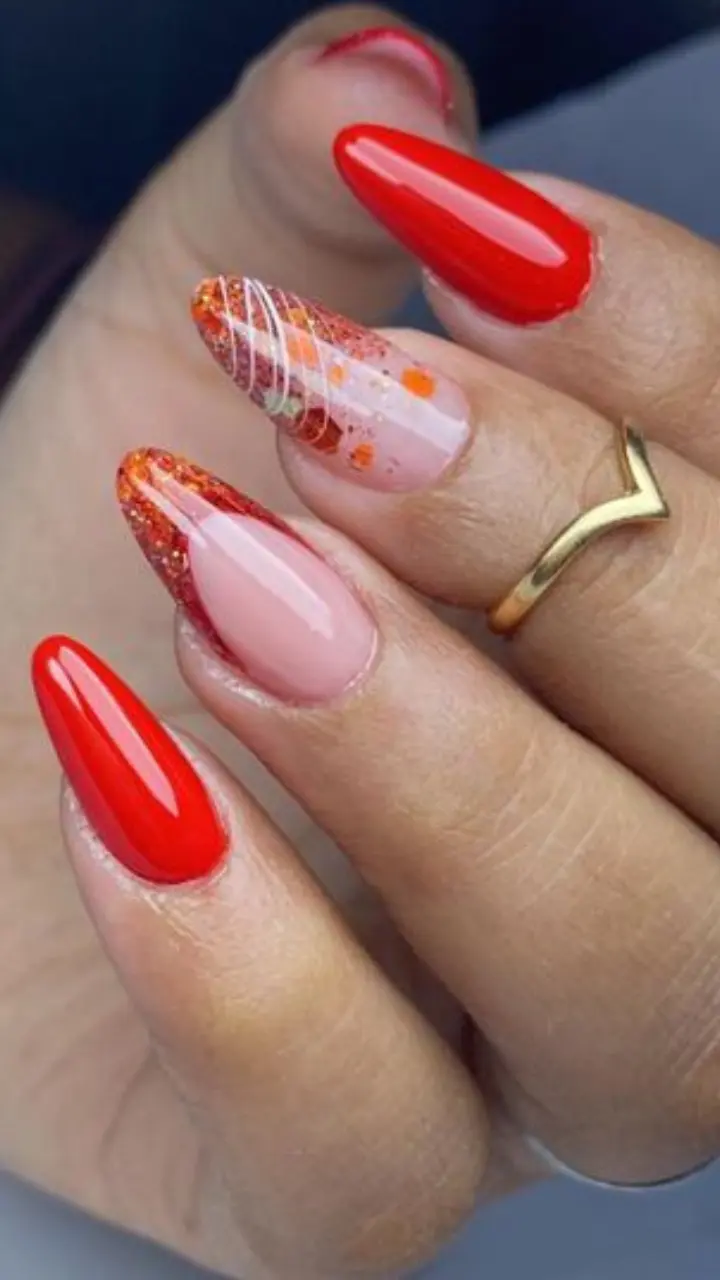 unhas vermelhas com glitter encapsulado